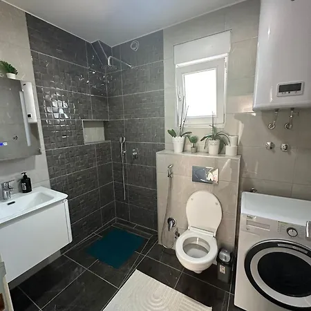 Cozy Near Airport Ilidza Center شقة *